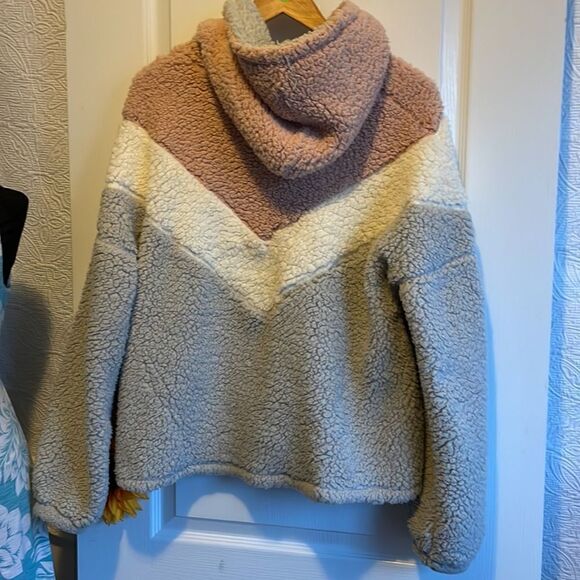AndTheWhy Sherpa Pullover - M - Picture 5 of 6